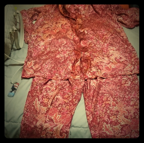 silk pajamas - Picture 1 of 1